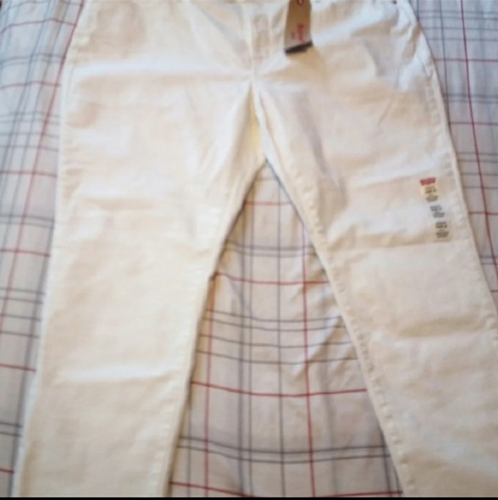 White Levi's jeans  26w